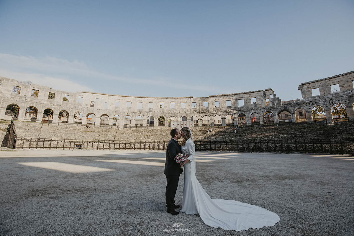 Mirela & Matija, Wedding in Istria, in beautiful place Paladnjaki near Žminj - Wedding photographer Istria
