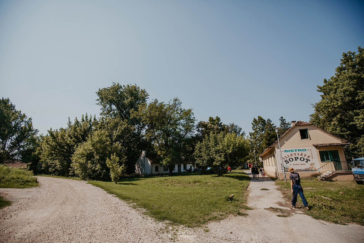 Sveto kr&scaron;tenje Dino - Andrija&scaron;evci - fotografiranje kr&scaron;tenja Vinkovci